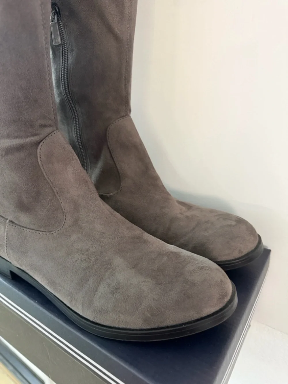 Kenneth Cole Reaction Women's Wind-Y over-the-knee boots Size 7.5